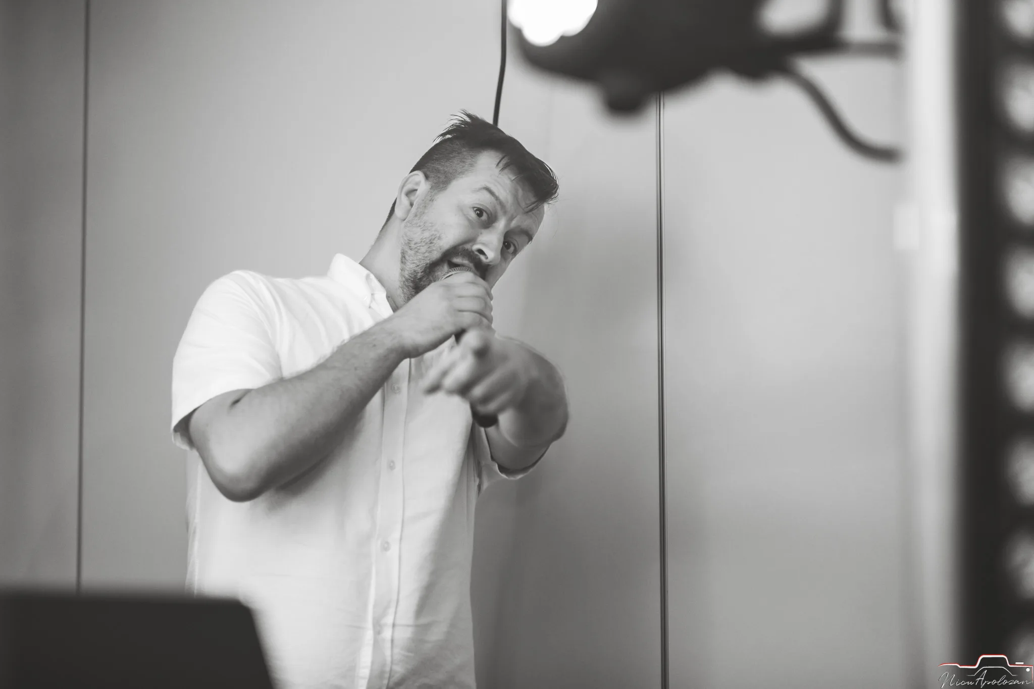 DJ Botez Londra — atmosfera de petrecere la un botez romanesc cu lumina ambientala si muzica